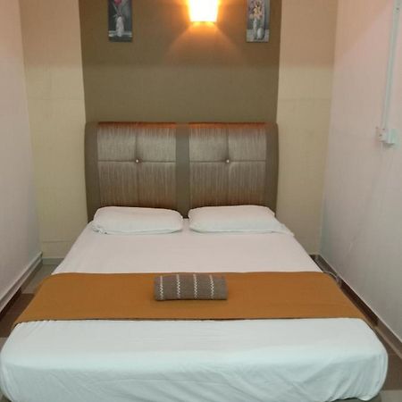 Ulfah Hotel Mersing Esterno foto